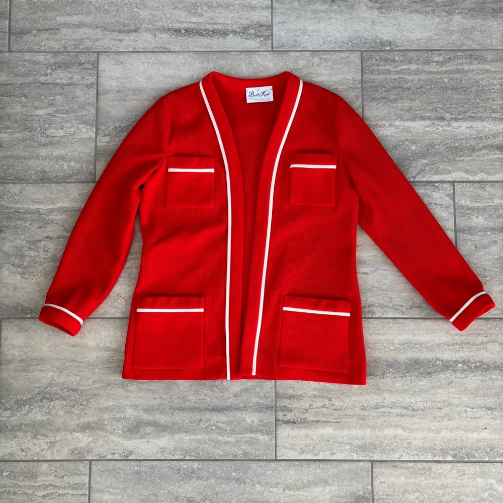 Vintage Chic Red Open Cardigan‎ White Trim Pockets 60’s 70’s chic preppy